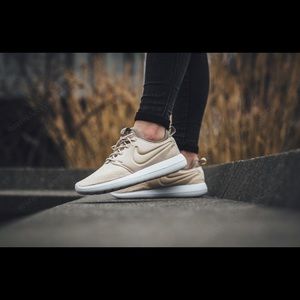 Nike beige roshes